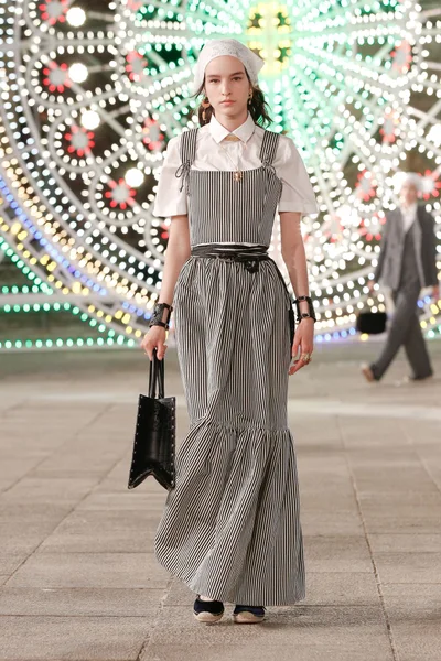 Look 64